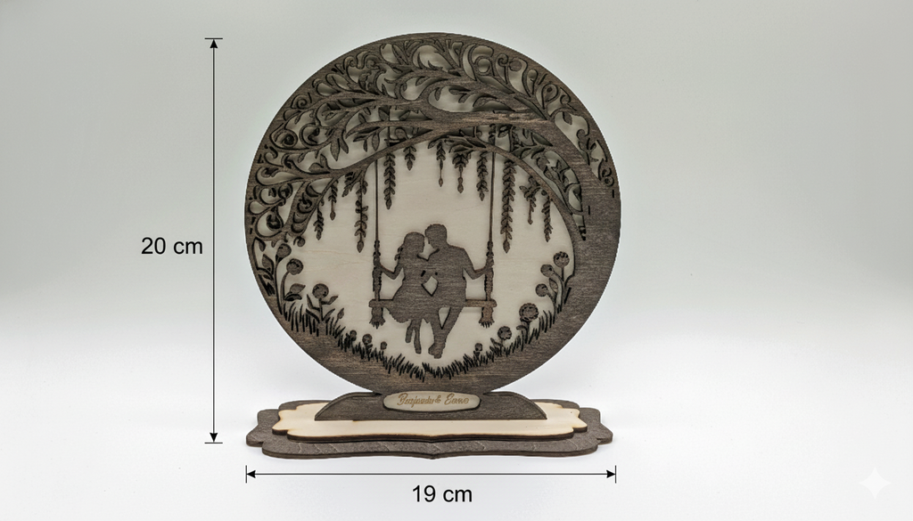 Moment im Glück – Personalisiertes 3D-Schattenbild auf Schaukel aus Balsaholz mit Gravur