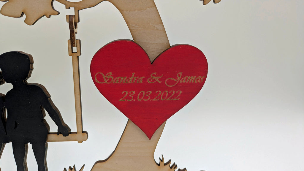 Herzensschaukel 1 – Personalisiertes 3D-Holzdisplay mit beweglichen Elementen & Gravur