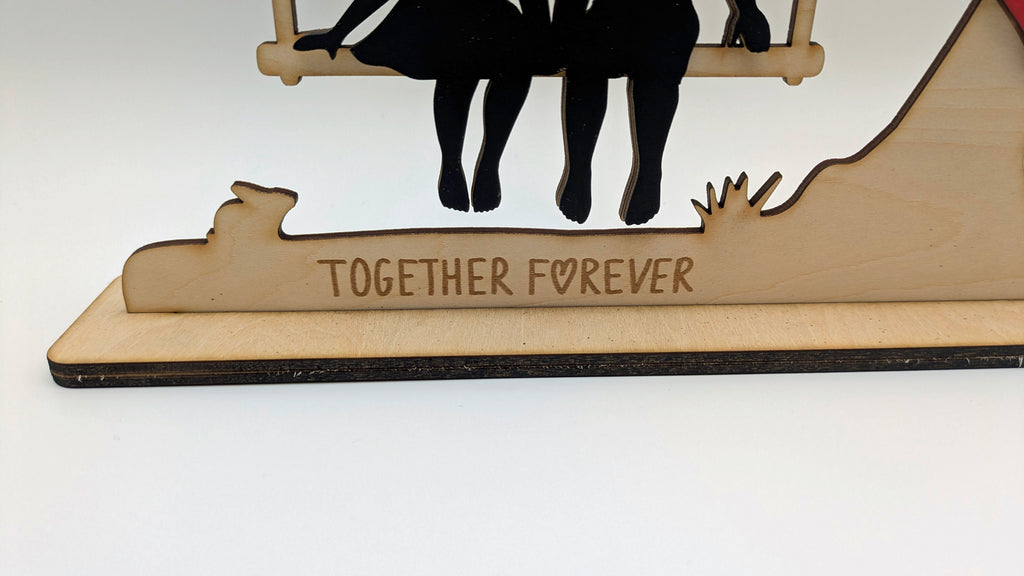 Herzensschaukel 1 – Personalisiertes 3D-Holzdisplay mit beweglichen Elementen & Gravur