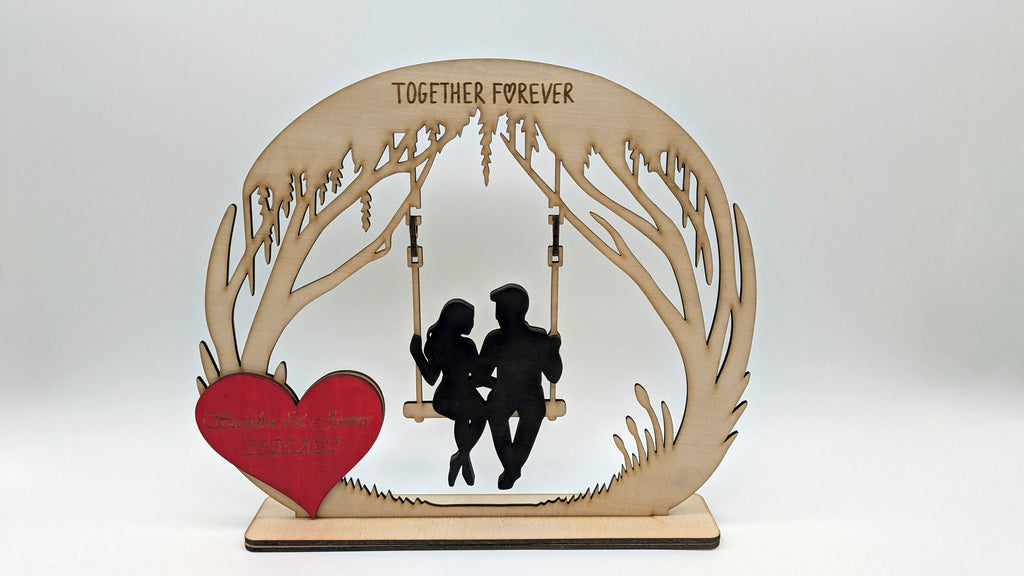 Herzensschaukel 3 – Personalisiertes 3D-Holzdisplay mit beweglichen Elementen & Gravur