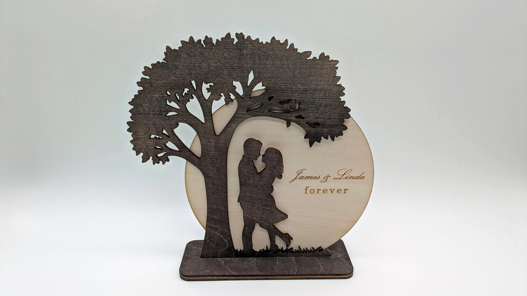 Baum der Liebe – Personalisiertes 3D Holz-Silhouette Display mit Gravur