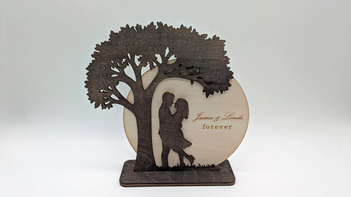 Baum der Liebe – Personalisiertes 3D Holz-Silhouette Display mit Gravur