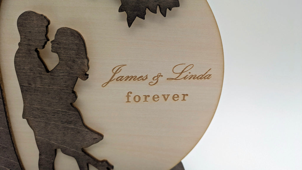 Baum der Liebe – Personalisiertes 3D Holz-Silhouette Display mit Gravur