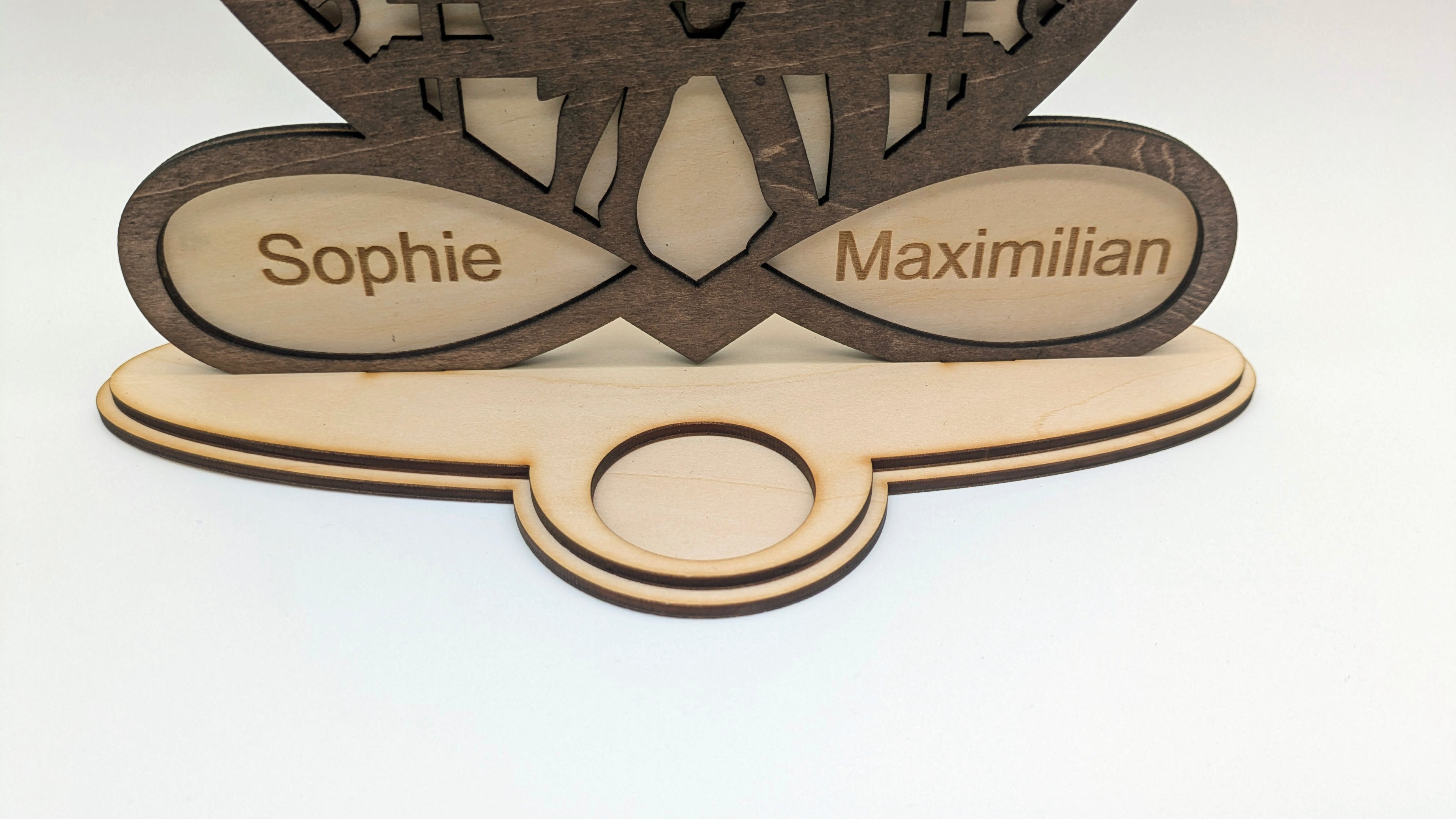 Ewige Verbundenheit: Personalisiertes Holz-Windlicht mit Herz & Namensgravur