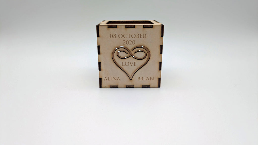 Lichtmoment – Personalisiertes 3D-Teelicht-Display aus Holz mit Gravur