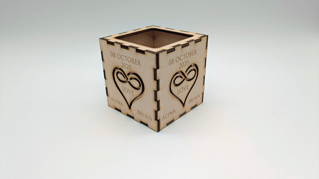 Lichtmoment – Personalisiertes 3D-Teelicht-Display aus Holz mit Gravur