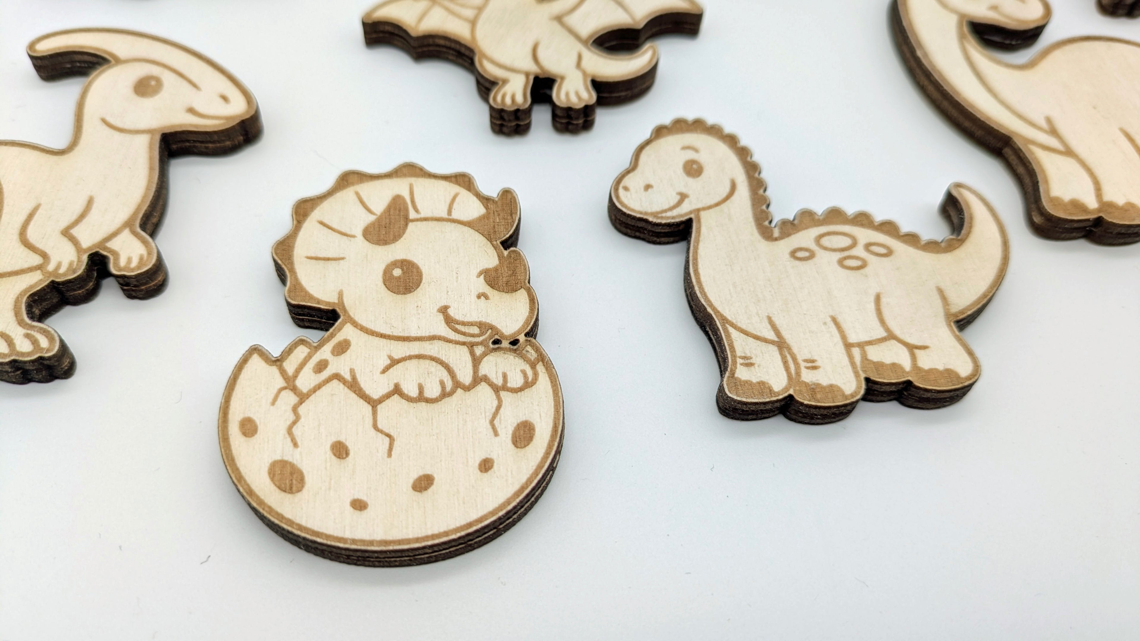 🦖 11er Set Dinosaurier Magnete – Handgefertigt aus Echtholz