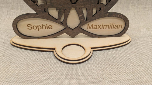 Ewige Verbundenheit: Personalisiertes Holz-Windlicht mit Herz & Namensgravur