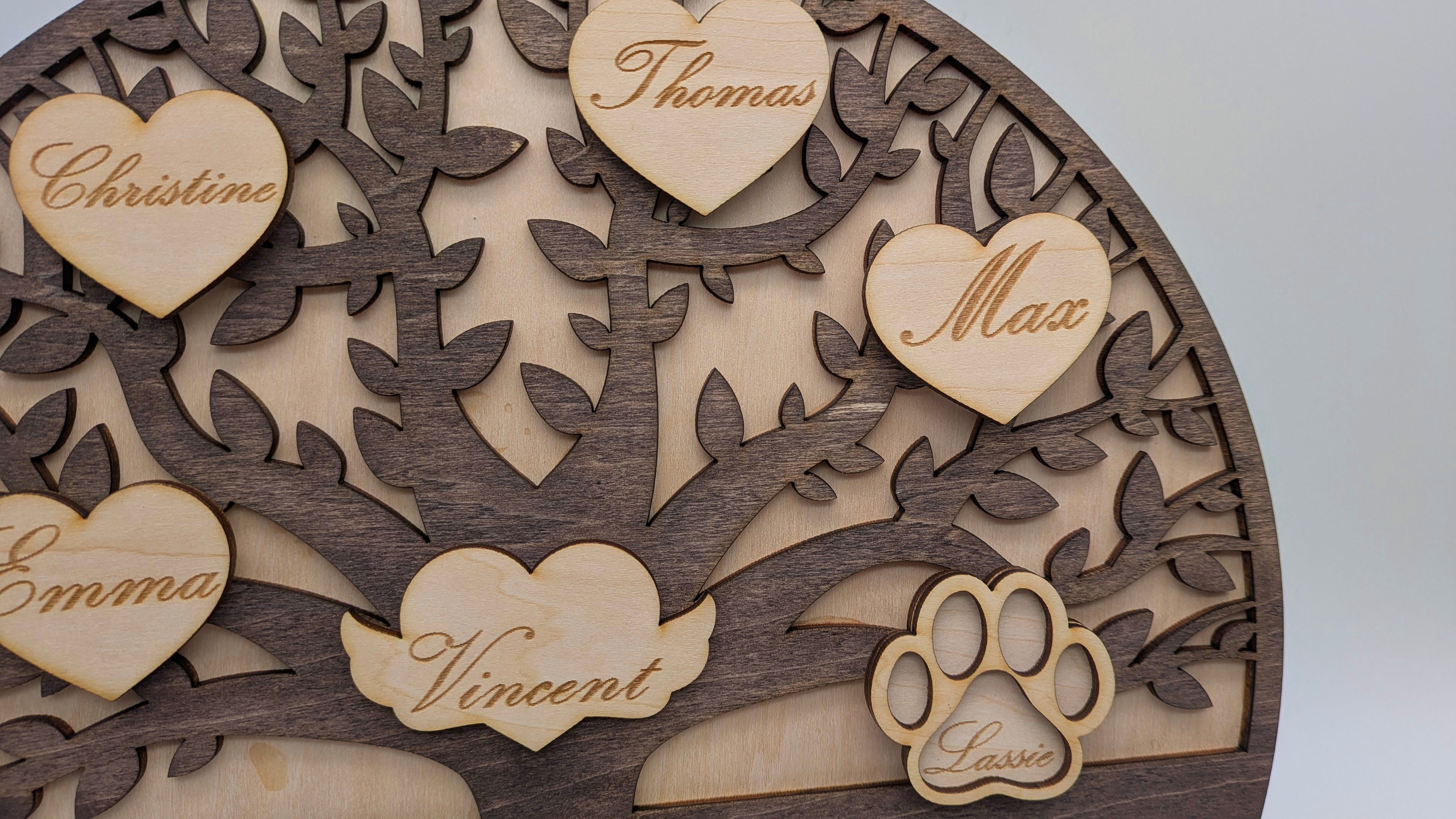 Lebenskreis – Personalisierter 3D-Stammbaum aus Balsaholz mit Gravur