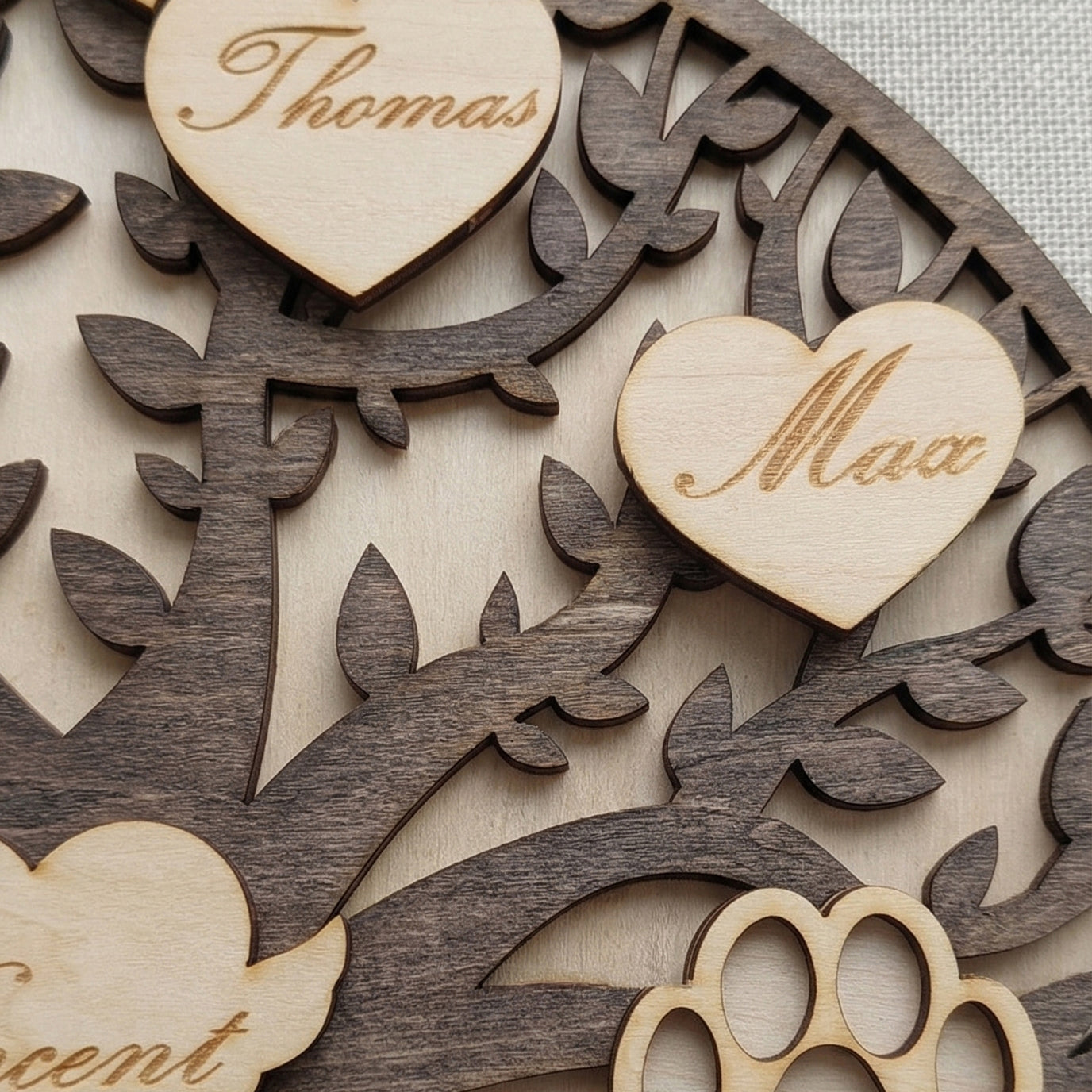 Lebenskreis – Personalisierter 3D-Stammbaum aus Balsaholz mit Gravur