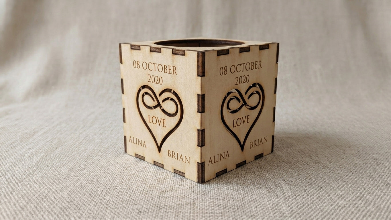 Lichtmoment – Personalisiertes 3D-Teelicht-Display aus Holz mit Gravur